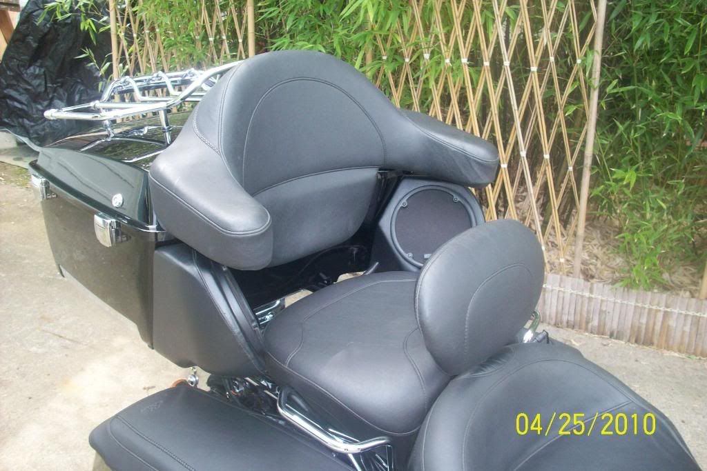 harley tri glide seat removal